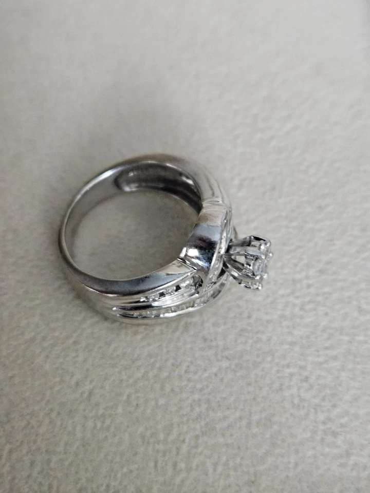 Anillo de diamantes de oro blanco macizo de 10K corte baguette redondo natural talla 6, 6 gr Foto 4 de 4