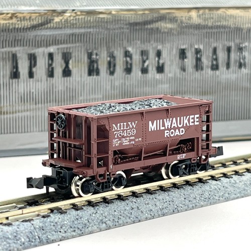 Coche tolva de mineral Atlas escala N 3206 Milwaukee Road 70 toneladas con carga MILW 76459 | Condition: Used