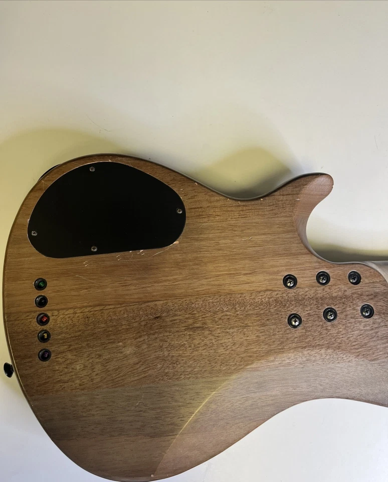 Bajo eléctrico de 5 cuerdas Schecter Guitar Research Omen Elite-5 negro Cherry Burst Foto 3 de 4