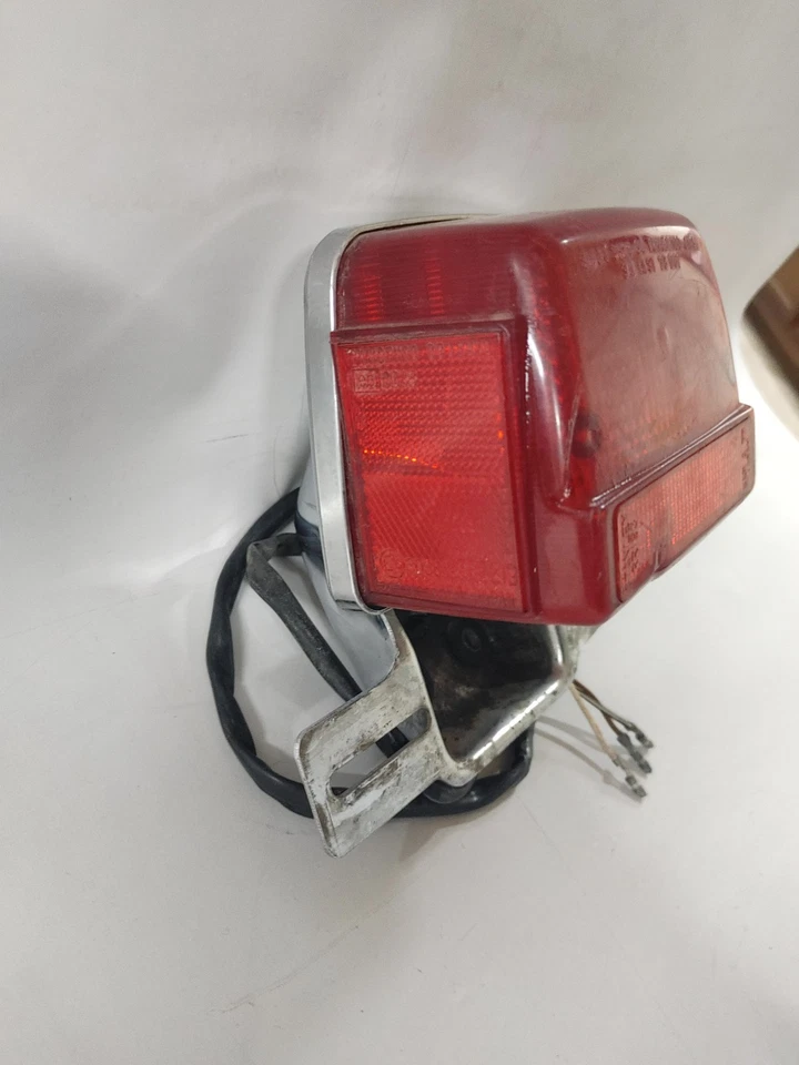 Combo lámpara trasera luz freno luz trasera Suzuki GS850 1983 35720-49130-999 Foto 2 de 4