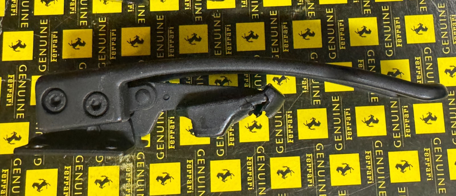 Ferrari 348 TS GTS 355 – OEM Targa Top/Roof Latch/Handle p/n 62219400