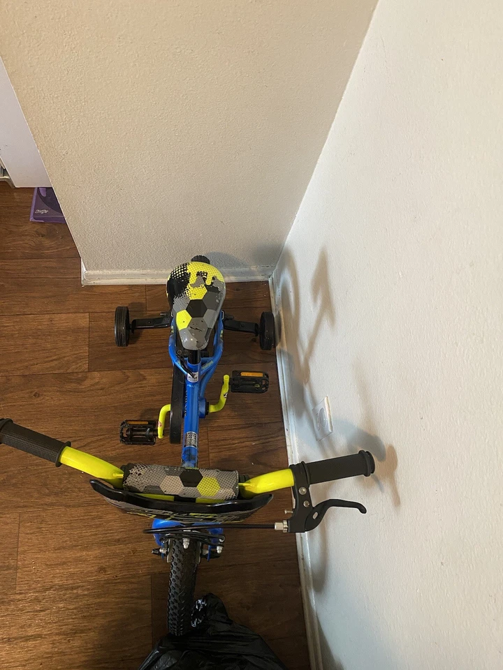 Schwinn Valve SmartStart Narrow Frame 12" Kids' Bike for Ages 2-4 - Image 3 of 3