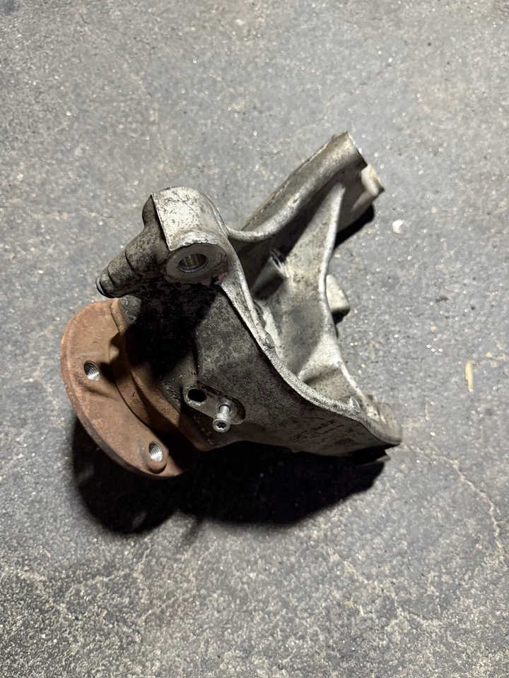 Volkswagen Tiguan 2018-2021 AWD OEM eje trasero izquierdo buje nudillo Foto 2 de 4