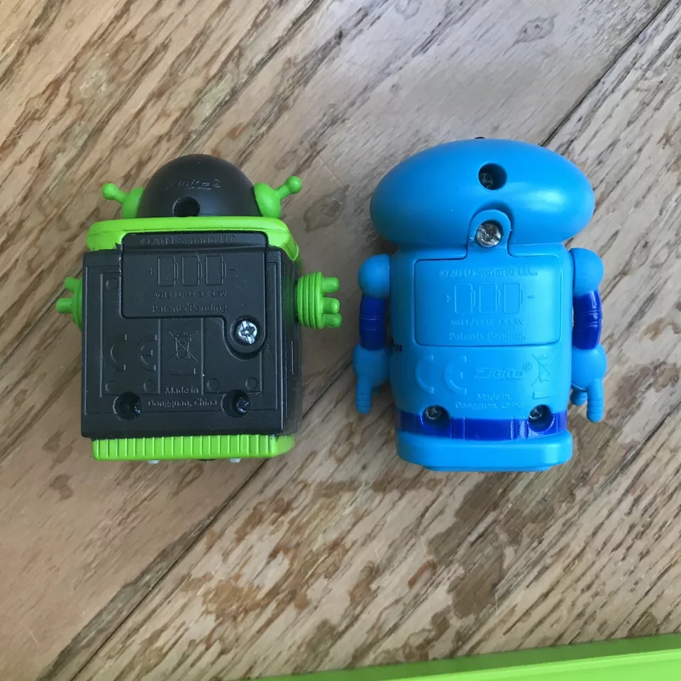 World of Zibits Lote de 2 Robots, Mandos a Distancia, Pistas, Plataformas, Elevadores, Piezas Usado en Excelente Condición Foto 4 de 4