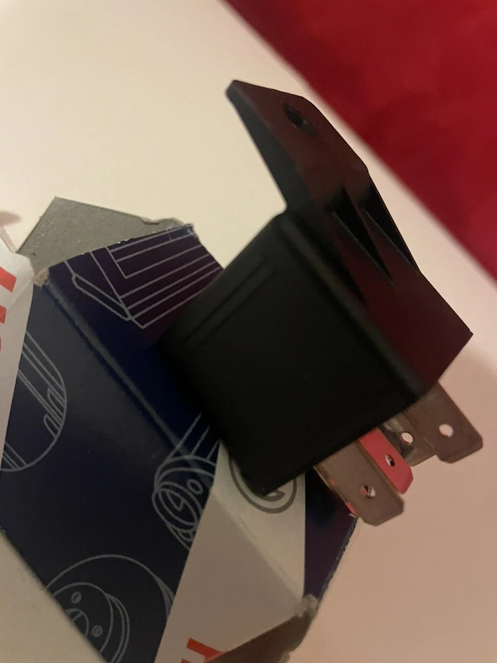 OEM BOSCH 0332209138 Fuel Pump Relay for Saab 9-3 2003-2005 GAS DOHC Turbo - Image 2 of 3