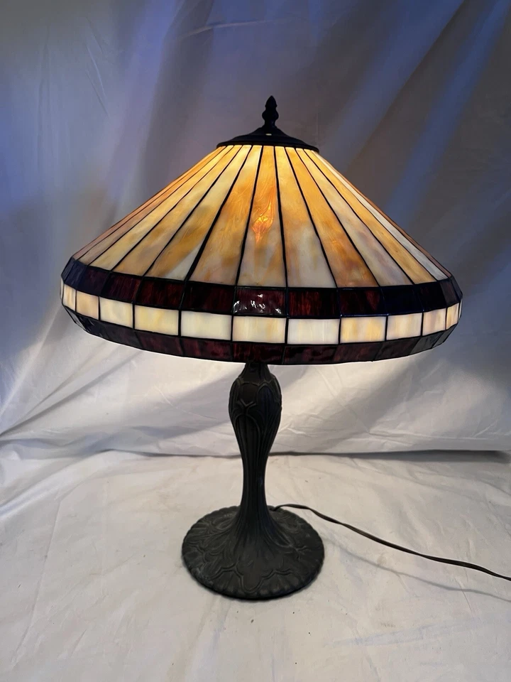 Lámpara de mesa vintage estilo Tiffany Art Deco luz soporte de metal 23" H 16" W pantalla Foto 2 de 4