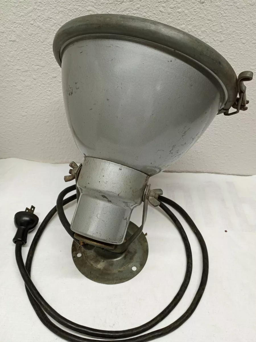 Vintage flood light outlet