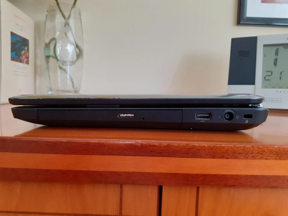 Notebook HP Pavilion G6 - CPU Intel core i5 - GPU ATI Radeon - 8GB RAM - WIN 10 - Immagine 2 di 4