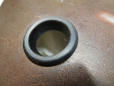 KAWASAKI kh400  400cc MODEL'S SIDE PANEL OIL TANK RUBBER NUMBER 92071-065