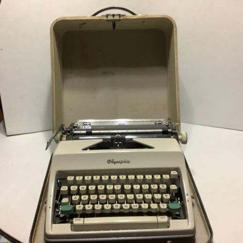 Vintage Olympia De Luxe Deluxe SM9 Manual Portable Typewriter w/Case