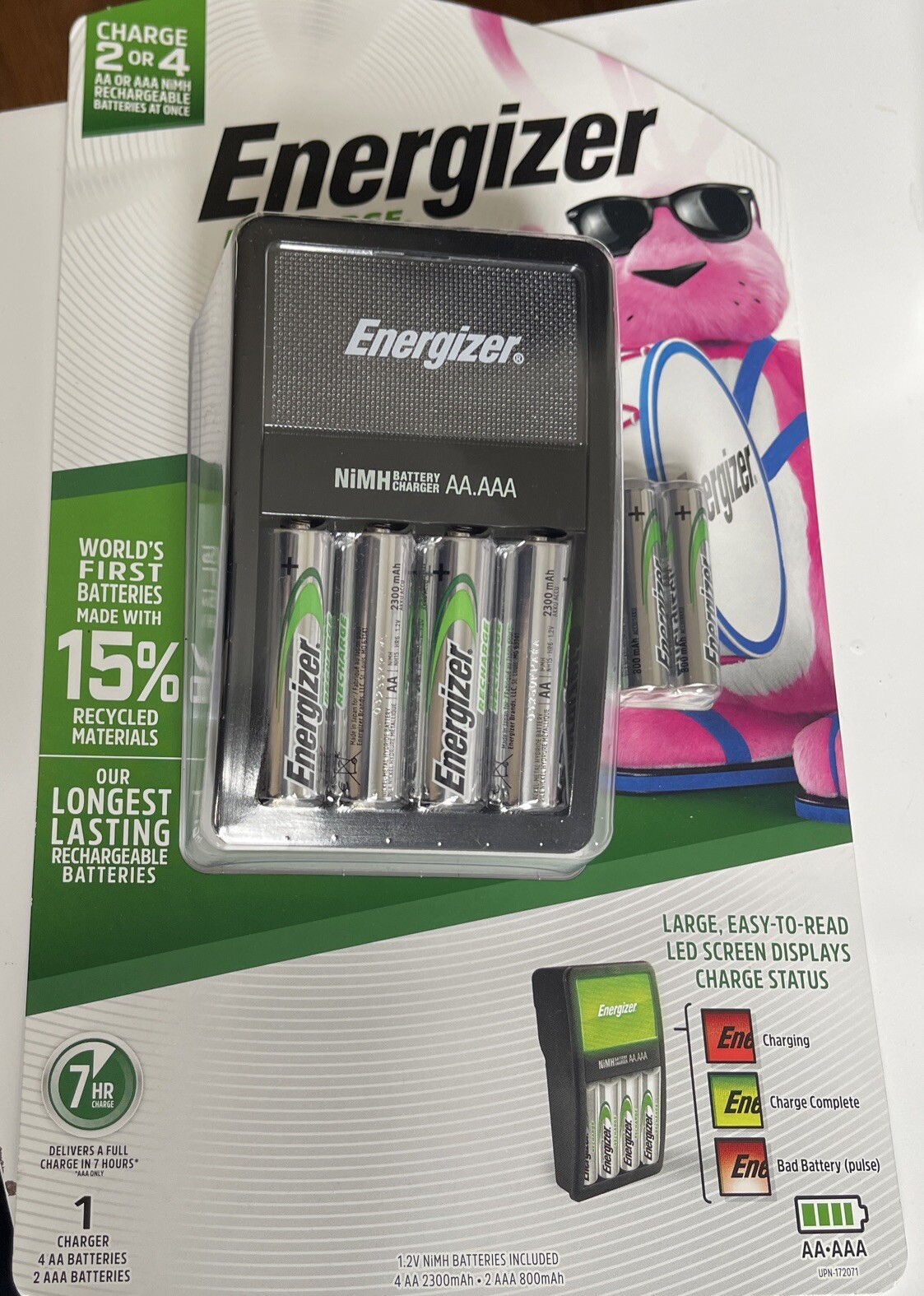 Energizer Rechargeable Batteries Easy-to-Read LED Screen, 4 AA, 2 AAA + Charger-image