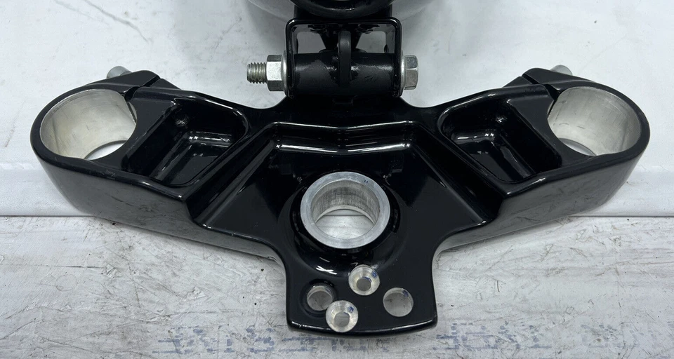 Черная нижняя ковшеобразная фара Victory Octane 2017 с тремя фарами - Изображение 2 из 4