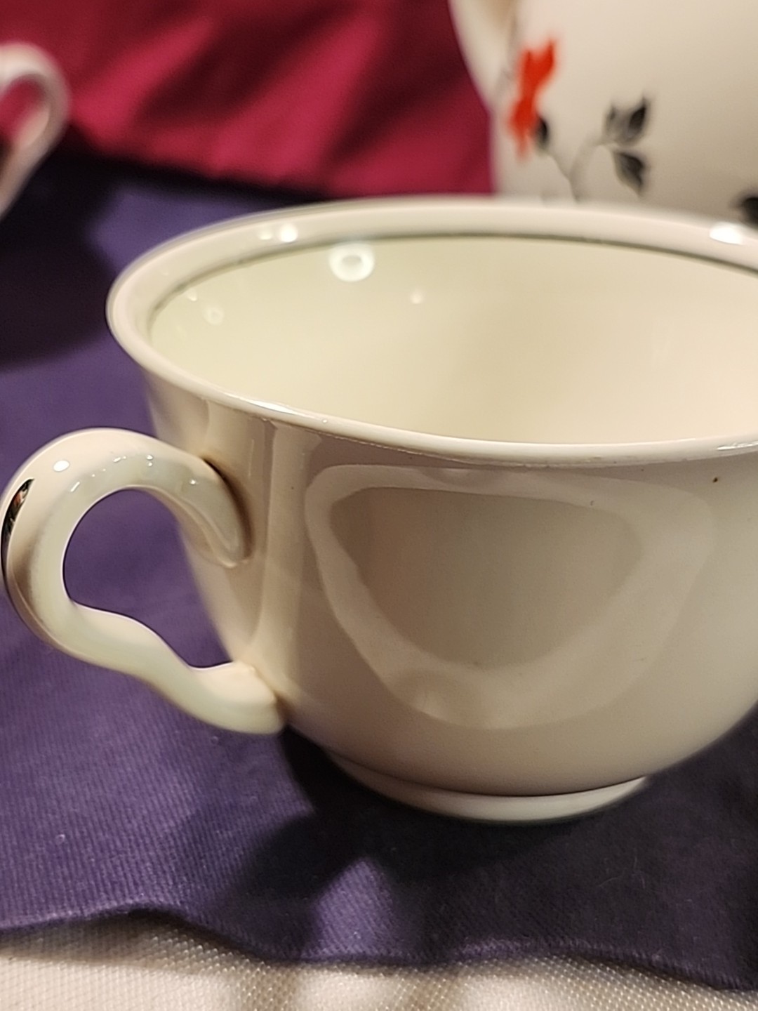 Superior Hall Quality Dinnerware Coffee Pot/Teapot & 4 Cups Red Poppy "Daniel"