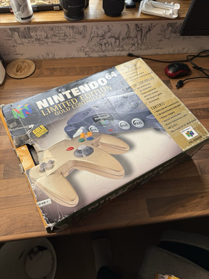 Nintendo 64 Konsole N64 PAL Boxed Limited Edition Gold Controller getestet