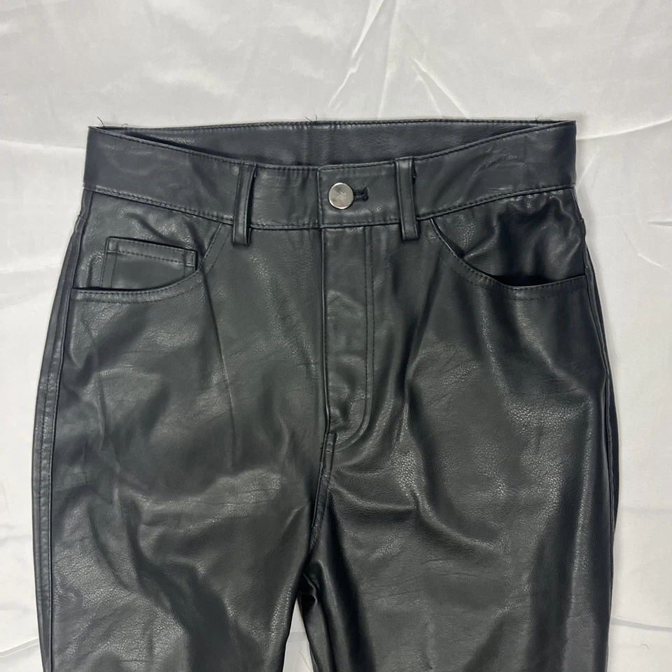 2 Pantalones de mujer H&M de imitación de cuero negros tiro alto pierna recta poliuretano tobillo Foto 3 de 4