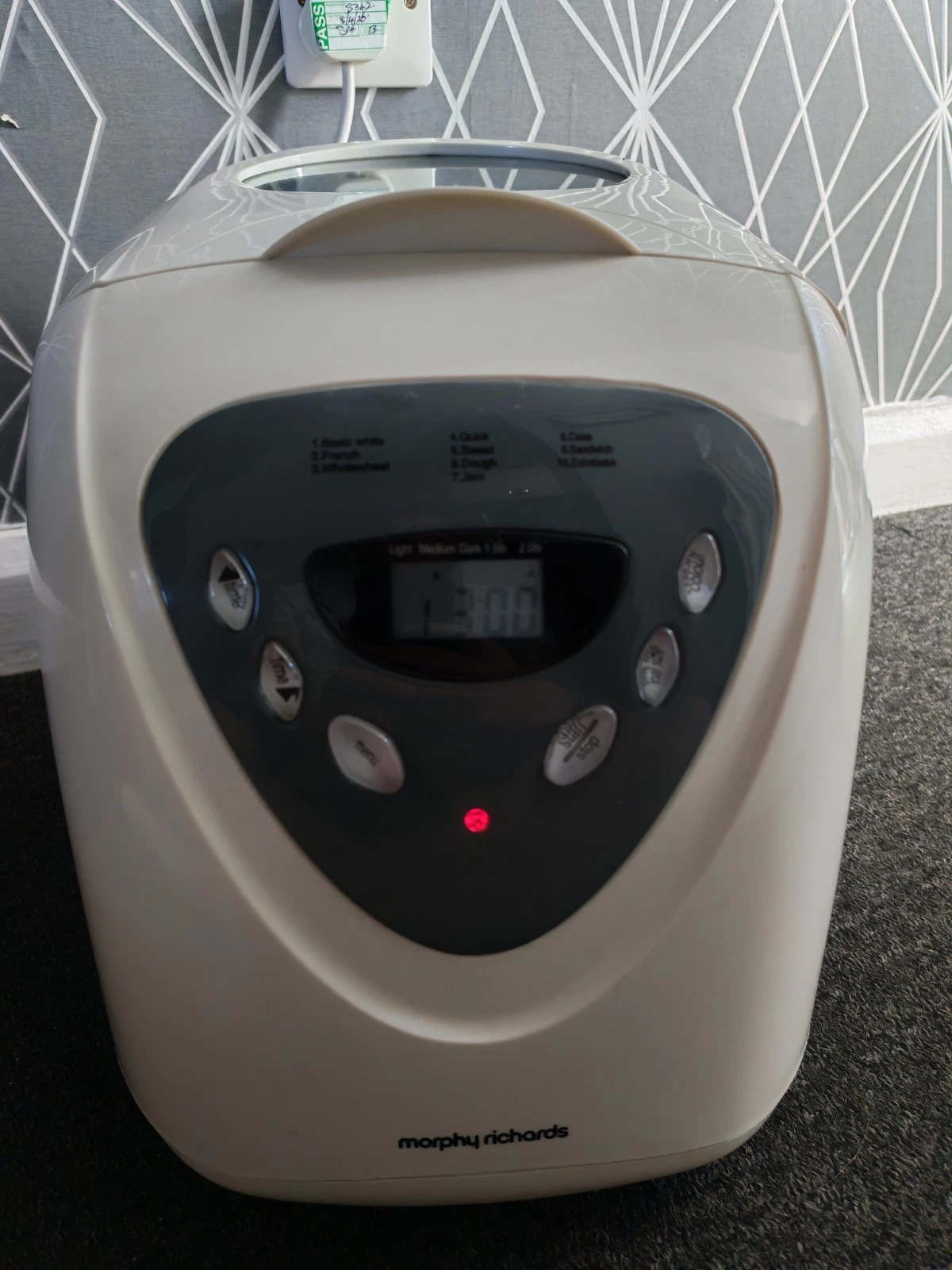 Morphy Richards 48286 Daily Loaf Bread Maker Machine White 600W - Working!!!
Opens in a new window o