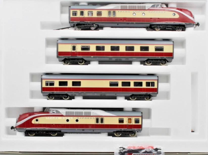Autorail VT 11.5 DB Roco 63100 train miniature HO analogique NEM pour réseau ferroviaire
