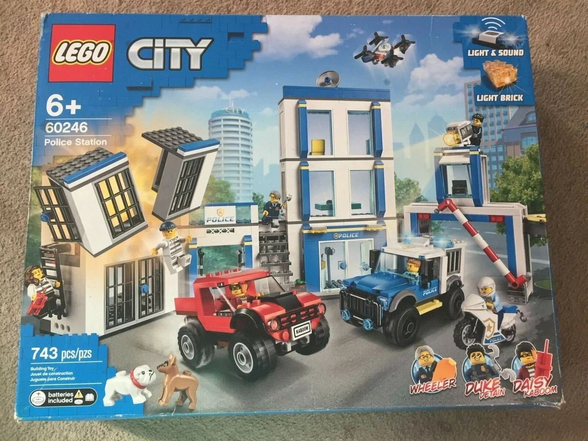 LEGO CITY POLICE STATION 60246 NEW SLIGHT BOX DAMAGE