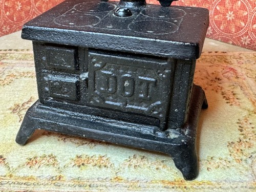 Vintage Miniature Cast Iron DOT Stove Coin Bank Cook With Cash 3.5 x 4 inch - Picture 4 of 11
