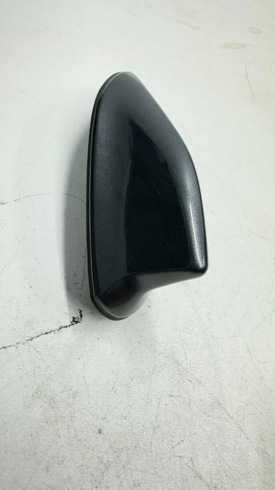 2017 TOYOTA PRIUS Prime НАРУЖНАЯ УСТАНОВЛЕННАЯ НА КРЫШЕ АНТЕННА С АКУЛЬИМИ ПЛАВНИКАМИ МАГНИТНАЯ ОТ ОРИГИНАЛЬНОГО ПРОИЗВОДИТЕЛЯ - Изображение 2 из 4