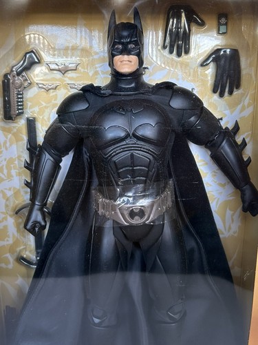 2005 DC Direct BATMAN BEGINS Deluxe 13" Collectors Action Figure Christian Bale - Picture 8 of 9