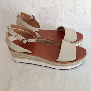 joodith platform wedge sandal