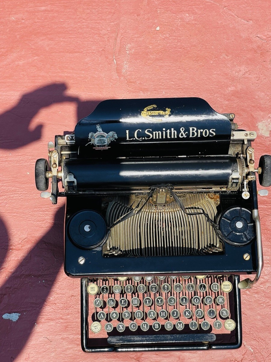 Rare American Typewriter. L. C. Smith & Brothers With Cyrillic
