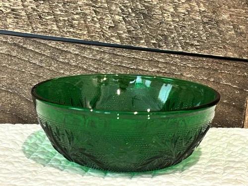 Emerald Forest Green Sandwich Glass Berry Bowl Vintage