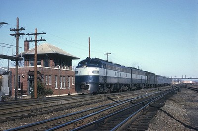 RF&P EMD E8A 1007 mit dem Silberkometen Alexandria VA Mar 23 1969 8,5 x 11 Foto