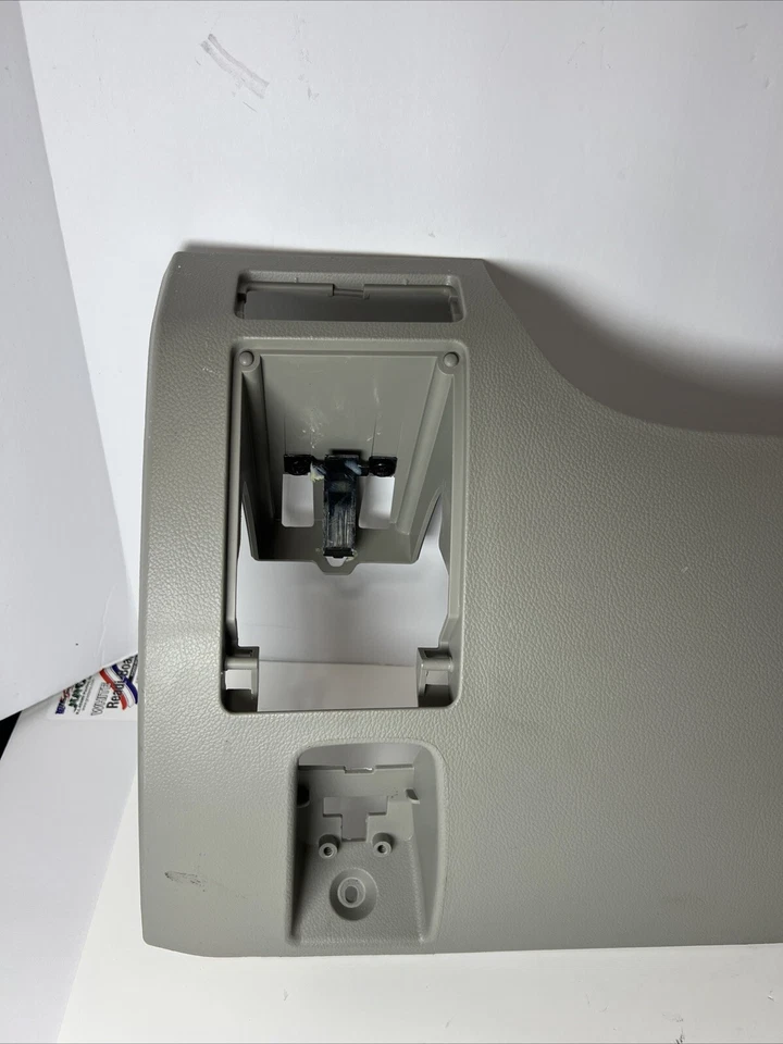 08-10 SATURN VUE НИЖНЯЯ ПАНЕЛЬ ОТДЕЛКИ ПРИБОРНОЙ ПАНЕЛИ КОЛЕННАЯ ОТКИДНАЯ ПАНЕЛЬ НИЖЕ РУЛЕВОЙ КОЛОНКИ OEM - Изображение 2 из 4