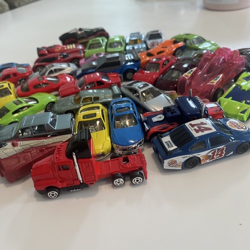 Lot Of 34 Junkyard Mixed Diecast Cars Trucks HotWheels Matchbox Maisto Unbranded - Picture 2 of 8