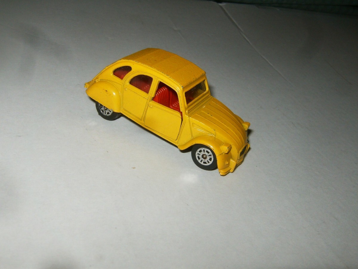 CITOROEN　２CV　1971（ベージュ、オレンジ） sddefault.jpg