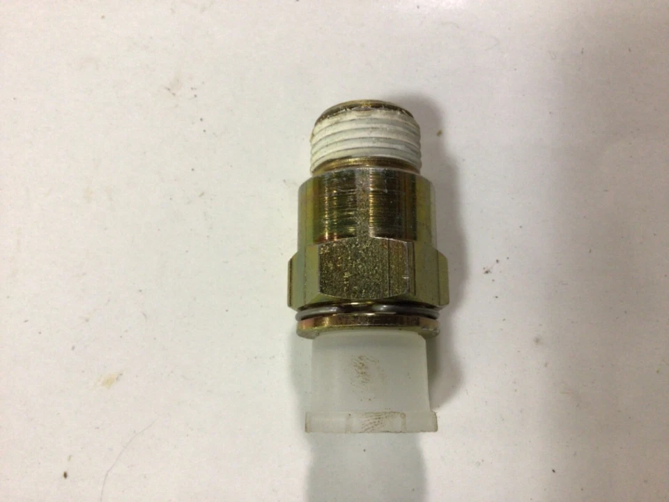 Conector de línea de manguera de aceite de motor NOS GM 92 95 G10 G20 G30 G2500 G3500 12558339 Foto 2 de 3