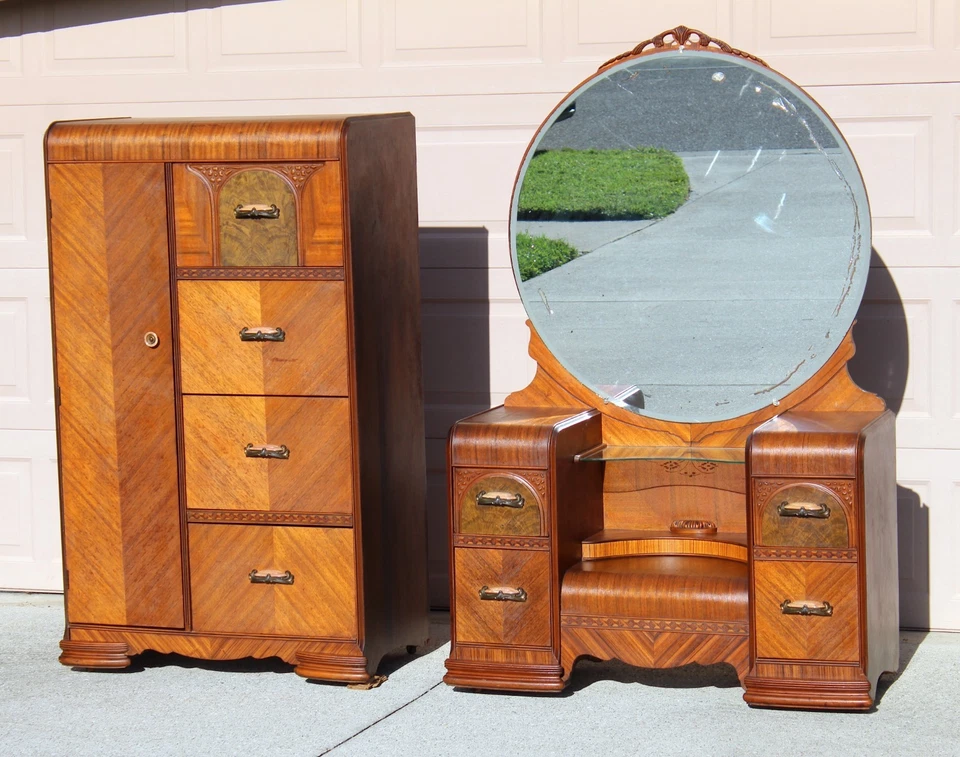 1930-е Арт Деко Ореховый Водопад Спальный Комплект - Highboy Dresser & Vanity - Изображение 2 из 4