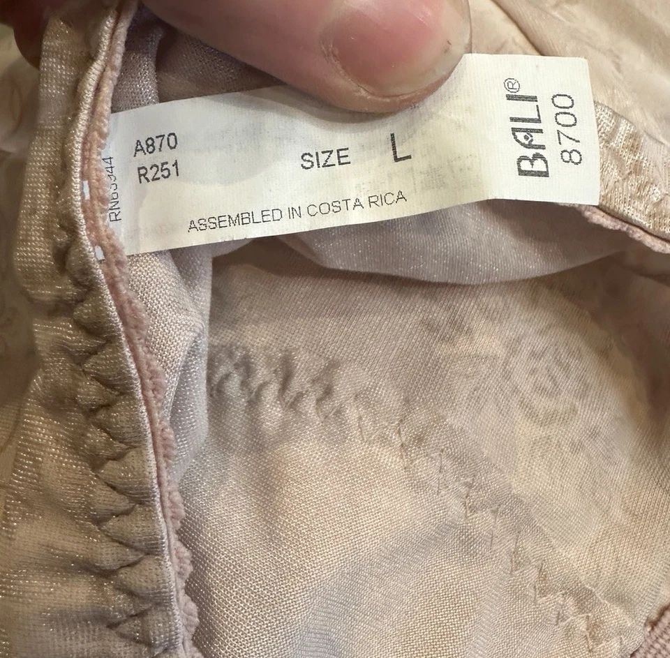 2 Vintage Body by Bali NOS Light Control Panties Brief Size L  8700 Y8 - Image 3 of 4