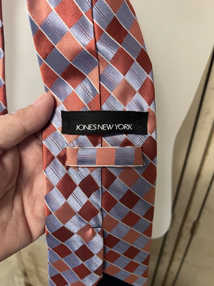 Corbata Jones New York para hombre azul, óxido, rosa patrón cuadrado. 100% seda Foto 2 de 3