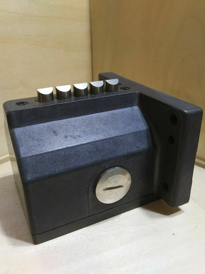 Euchner RGBF05 D12-502 限制开关 * IN*库存*美国* 可发货 — 第 2/4 张图片