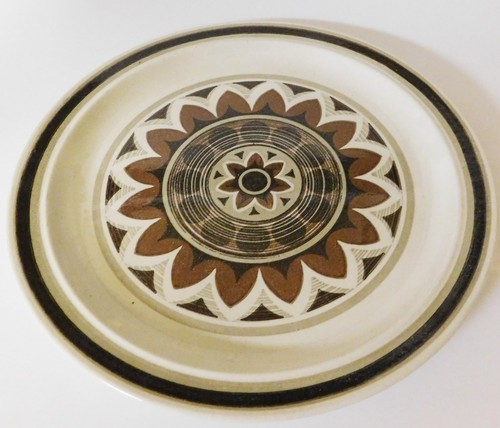 2 Royal China Omegastone Aztec Geometric Pattern USA Brown Tan Dinner Plates - Picture 9 of 12