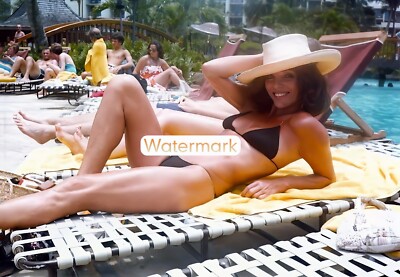 JOAN COLLINS Rockin' Body STRING BIKINI 1976 Pro Pigment Print (8.5''x11'') HI-RES