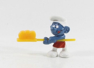 Smurf Smurfs == 2.0113 == Baker with Bread RED Apron Bully Bullyland
