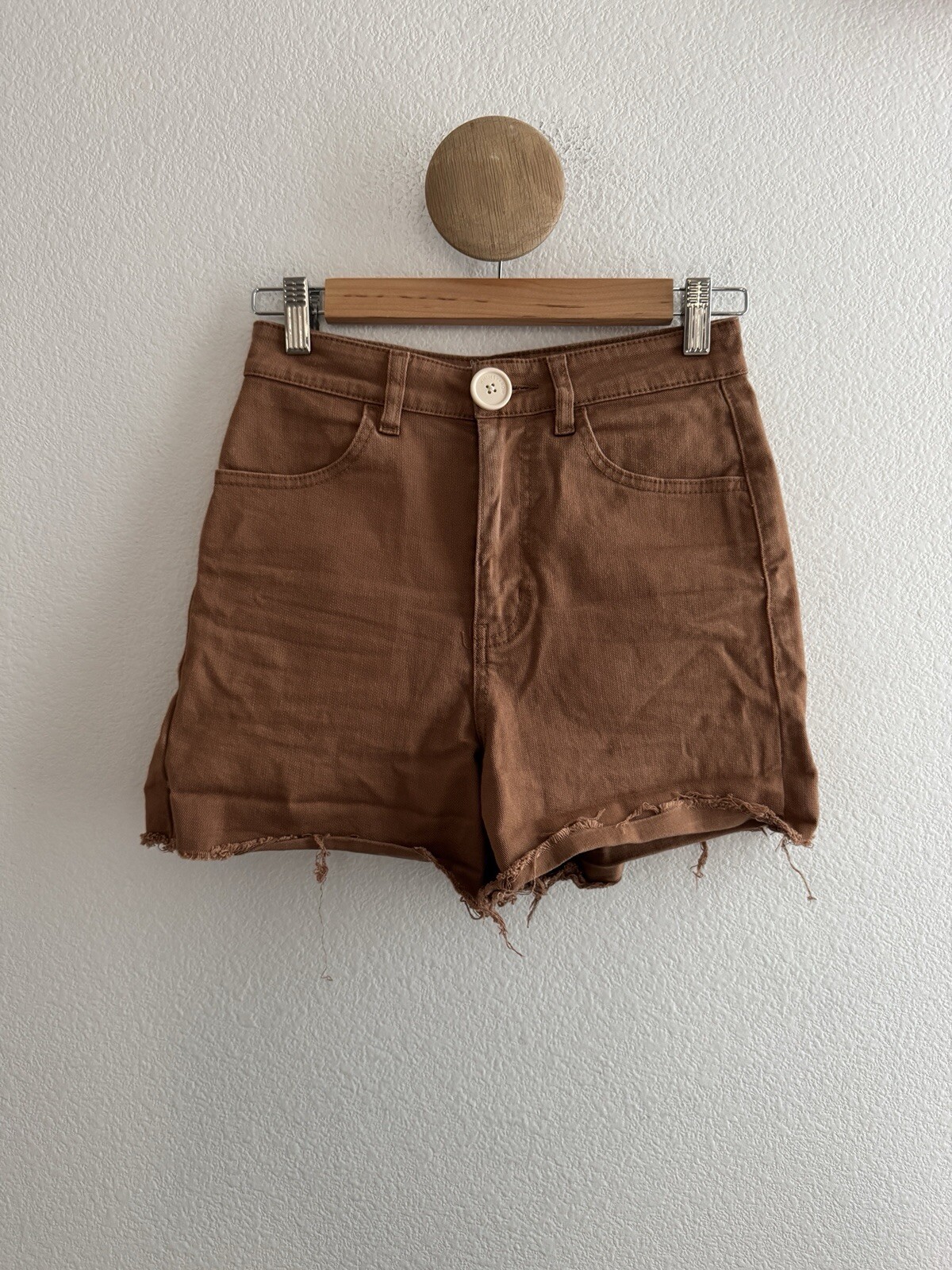 Pantaloncini corti taglio denim marrone Whimsy + Fila taglia 25