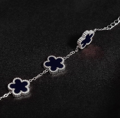 Lady Five Leaf Clover Cute Bracelet For Women - Picture 4 of 8