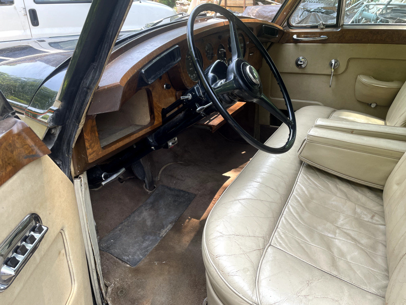 ROLLS ROYCE DAWN WRAITH PHANTOM BENTLEY LIGHTER. LARGEST 46-65 STOCKS ON EARTH !