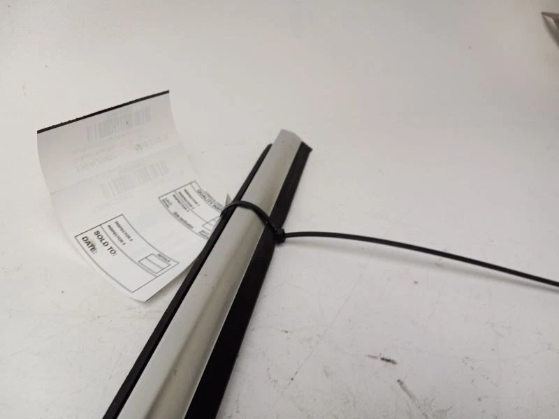 2007 AUDI A4 REAR LEFT SIDE DOOR MOULDING OEM 48962 - Imagem 4 de 4