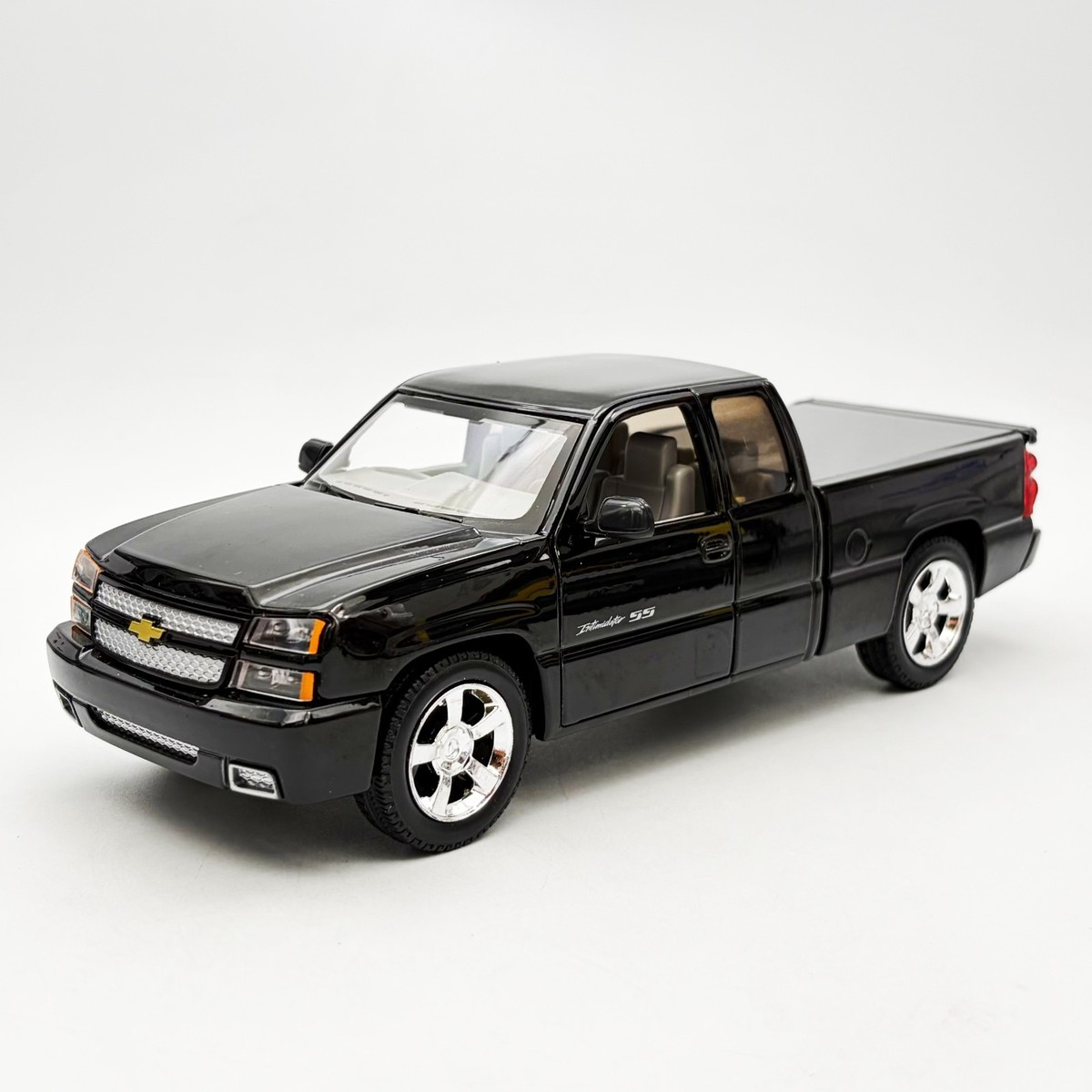 Motormax 1:24 2006 Chevy Silverado Intimidator SS Black | eBay