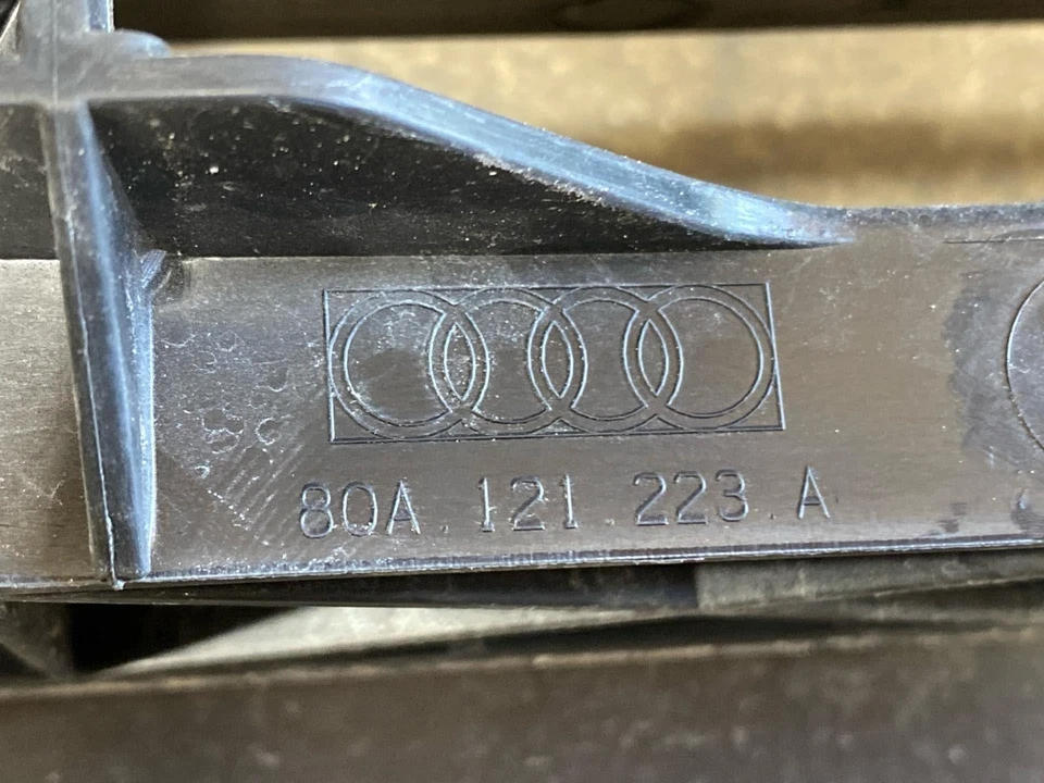 2021-2023 Audi Q5 Radiator Air Guide Shutter Blind 80A121223A (TL) Foto 2 de 4