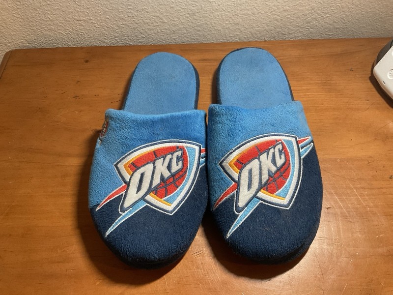 OKC THUNDER HOUSE SHOES SLIPPERS Men’s Medium
