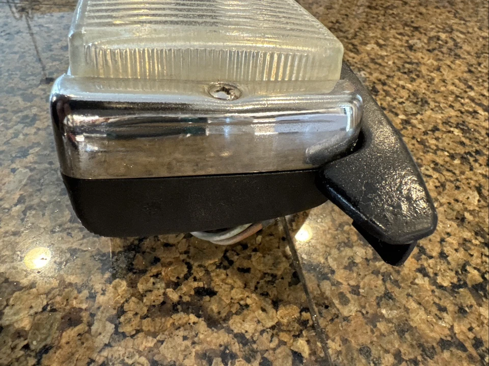 Luz de conducción antiniebla Mercedes-Benz W116 1973-80 lado izquierdo del conductor 450sel 6,9 probada Foto 2 de 4