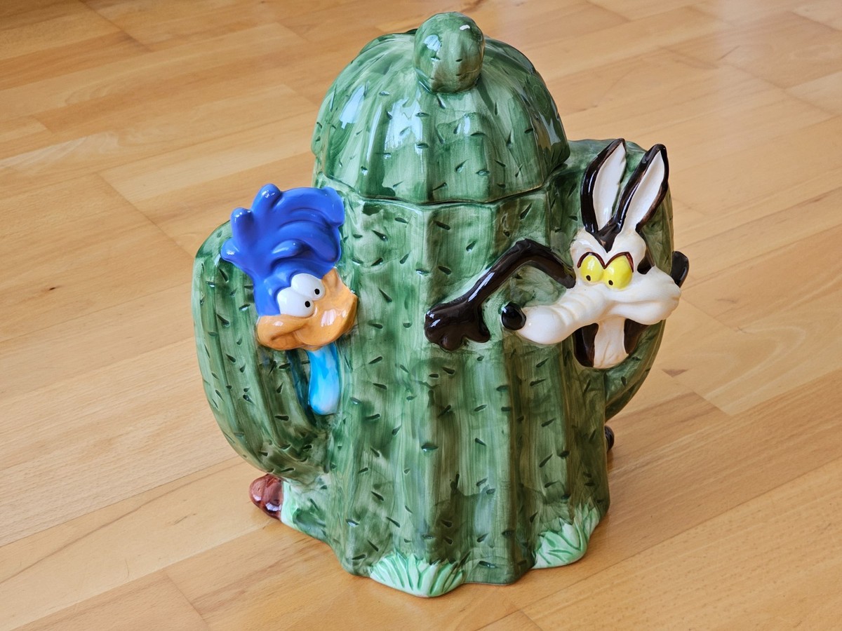 Looney Tunes Road Runner And Wile E Coyote Large Ceramic Cactus