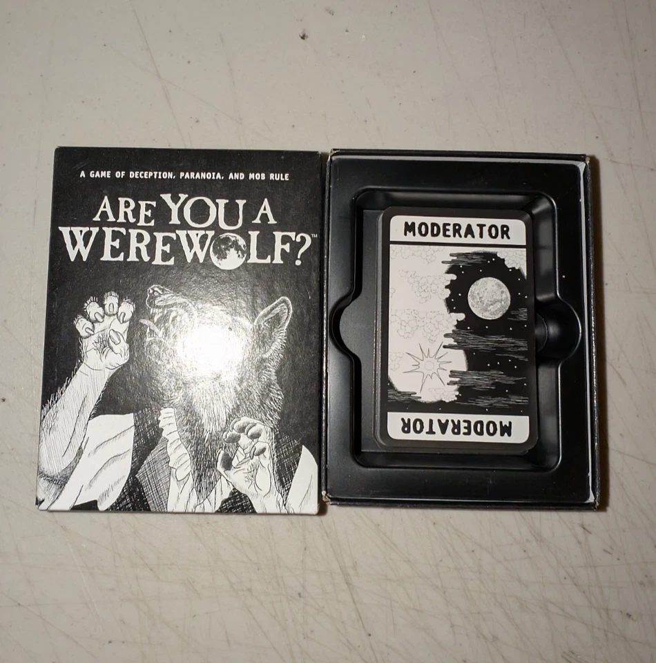 ¿Eres un hombre lobo? Looney Labs LOO-019 Juego de engaño, paranoia y regla de la mafia Foto 2 de 3